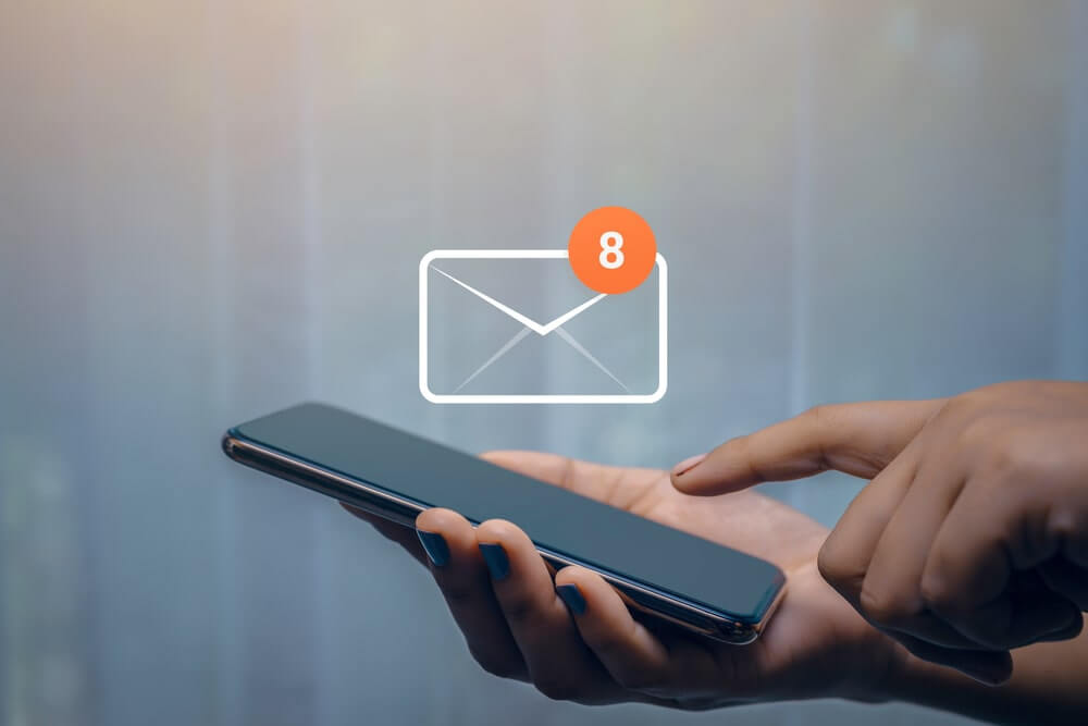 Quels sont les avantages du SMS marketing par rapport aux autres canaux de marketing